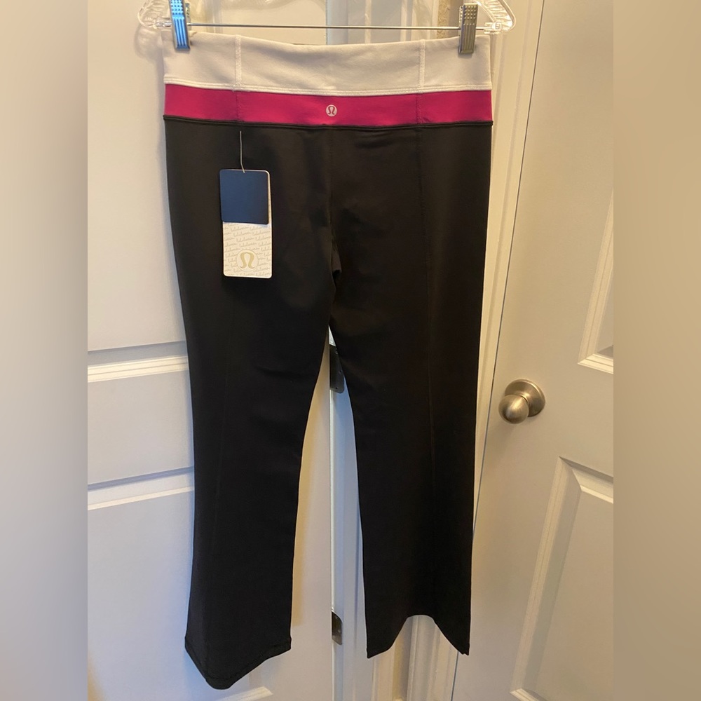 Lululemon NWT Groove Yoga Pant, Size 8